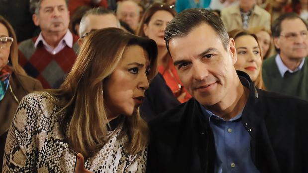 Susana Díaz afirma que no le ha dado tiempo a leer el libro de Pedro Sánchez porque lleva todo el día «currando»