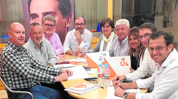 Ciudadanos expedienta y amenaza de expulsión a dos altos cargos y un militante de Córdoba