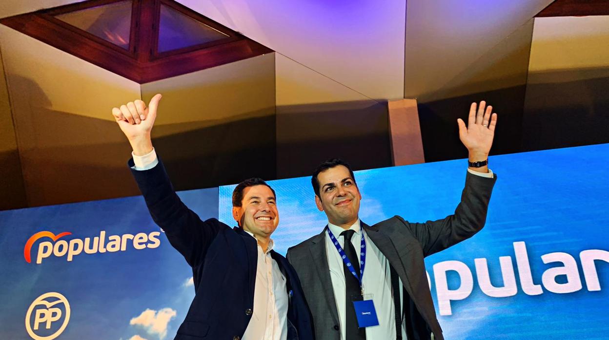 Juanma Moreno y Juan Diego Requena, durante la convención