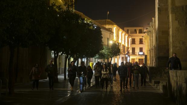 Calles monumentales en tinieblas: las calles del entorno de la Mezquita de Córdoba, a oscuras