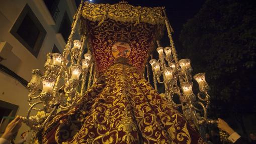 Manto y palio de Nuestra Señora Reina de los Mártires