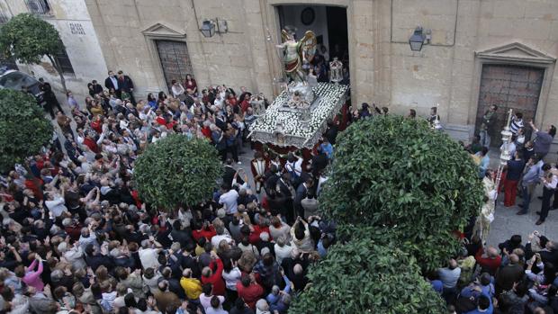 El Arcángel San Rafael de Córdoba adelanta su salida procesional e irá sobre su nuevo paso