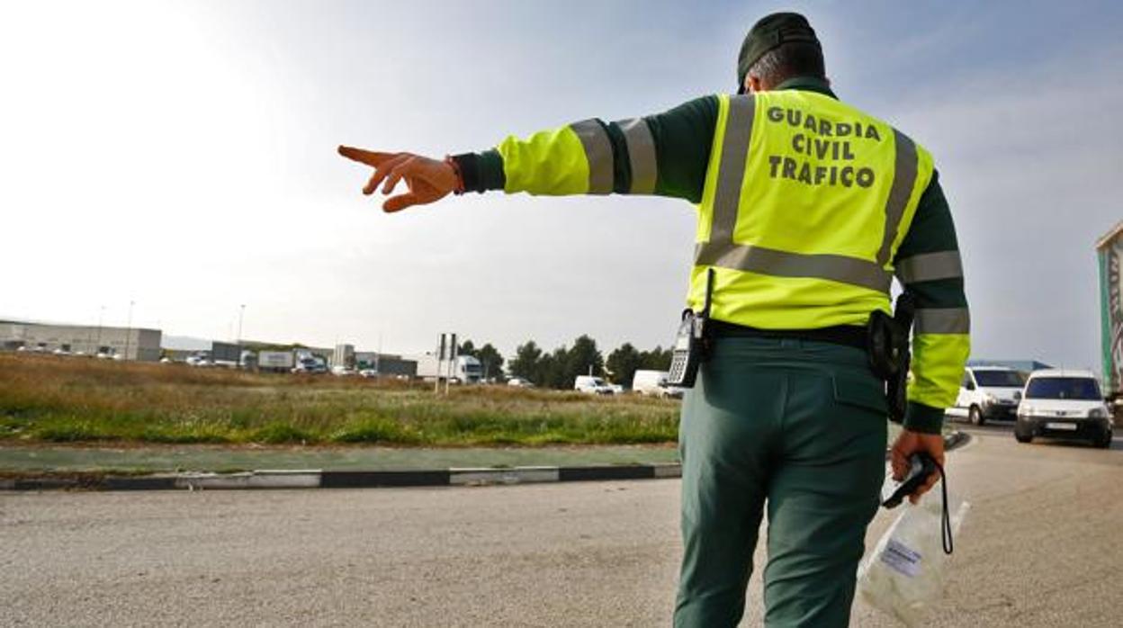 Foto de archivo de un guardia civil de Tráfico