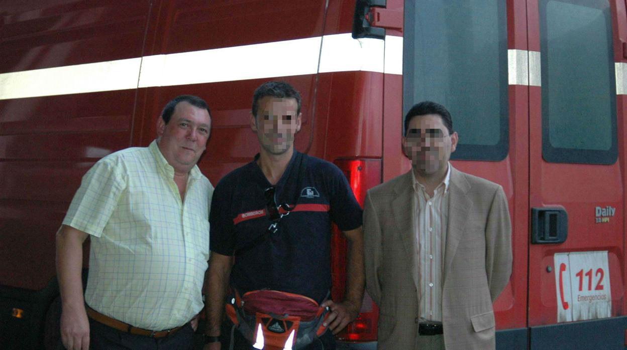 El exgerente del Consorcio de Bomberos Antonio Navarrete (izquierda)