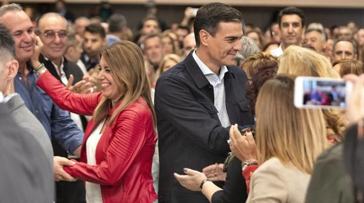 La secretaria general del PSOE, Susana Díaz, y el presidente del Gobierno, Pedro Sánchez