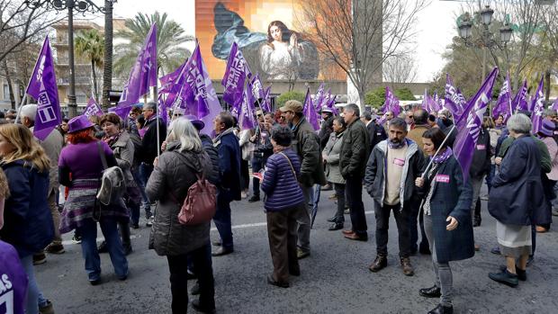 Miles de personas participan por la mañana en las manifestaciones por el 8-M en toda Andalucía