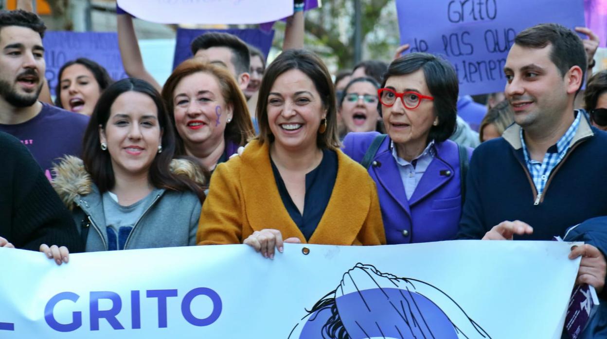 La alcaldesa, en la manifestación de ayer en Córdoba