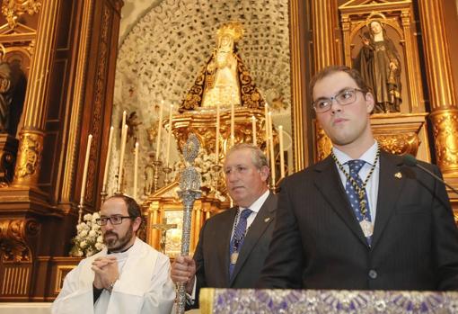 Un momento de la toma de posesión de la nueva junta de gobierno de los Dolores