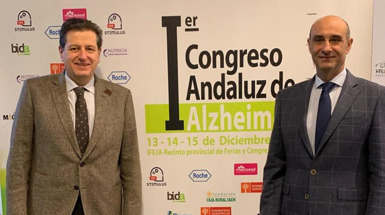 Luis Jesús García-Lomas, a la izquierda, en un congreso en el que colaboró la Caja Rural de Jaén