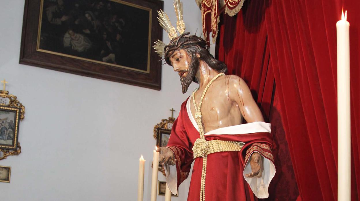 Nuestro Padre Jesús de la Humildad y Paciencia durante su besapiés en la iglesia del Santo Ángel