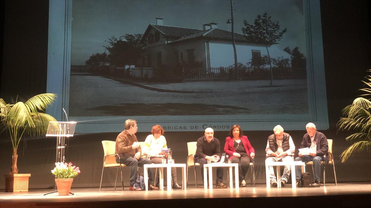 El cabecilla del Grapo (último de izquierda a derecha) durante el homenaje municipal a Electromecánicas