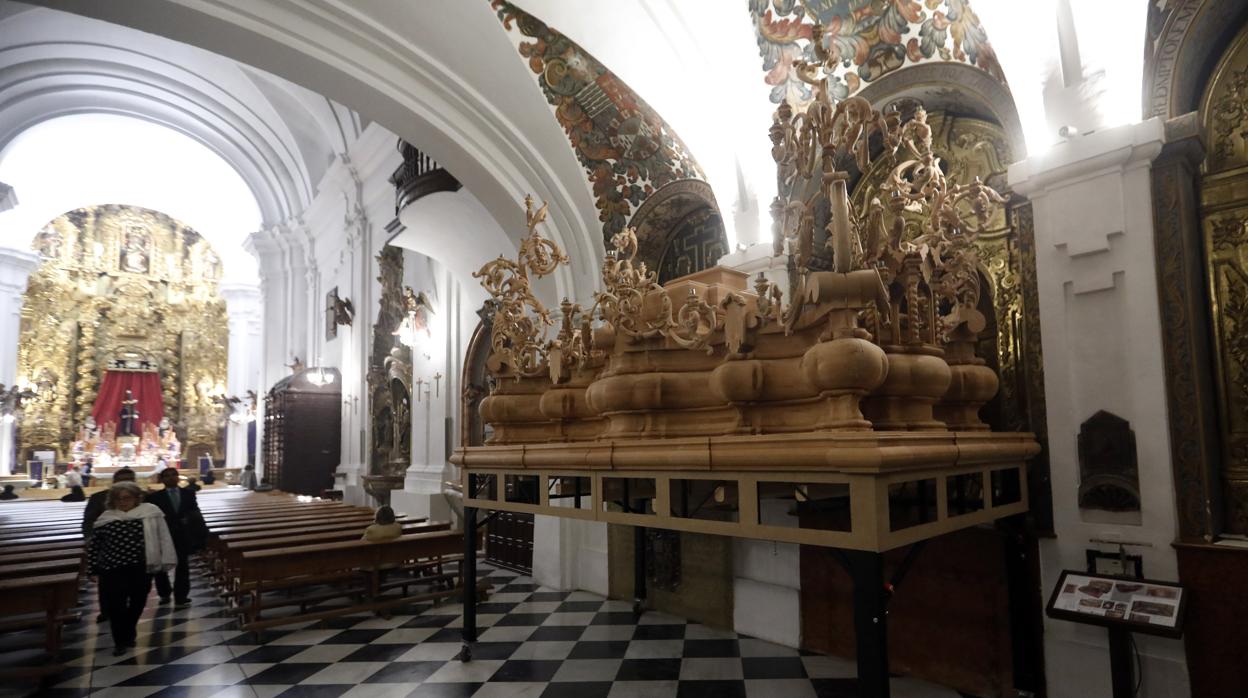 El paso del Cristo de la Providencia, en la iglesia de la Trinidad de Córdoba