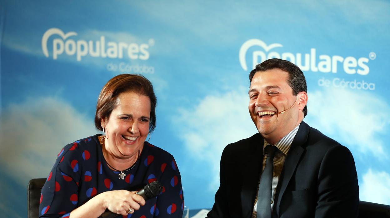 Blanca Torrent y José María Bellido, en el acto de presentación del PP