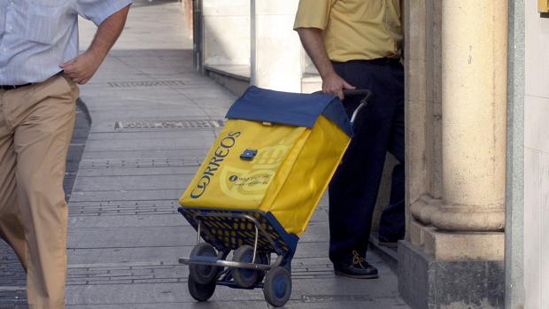 Abren expediente a Correos por no llevar las cartas a un vecino de Rute durante un año