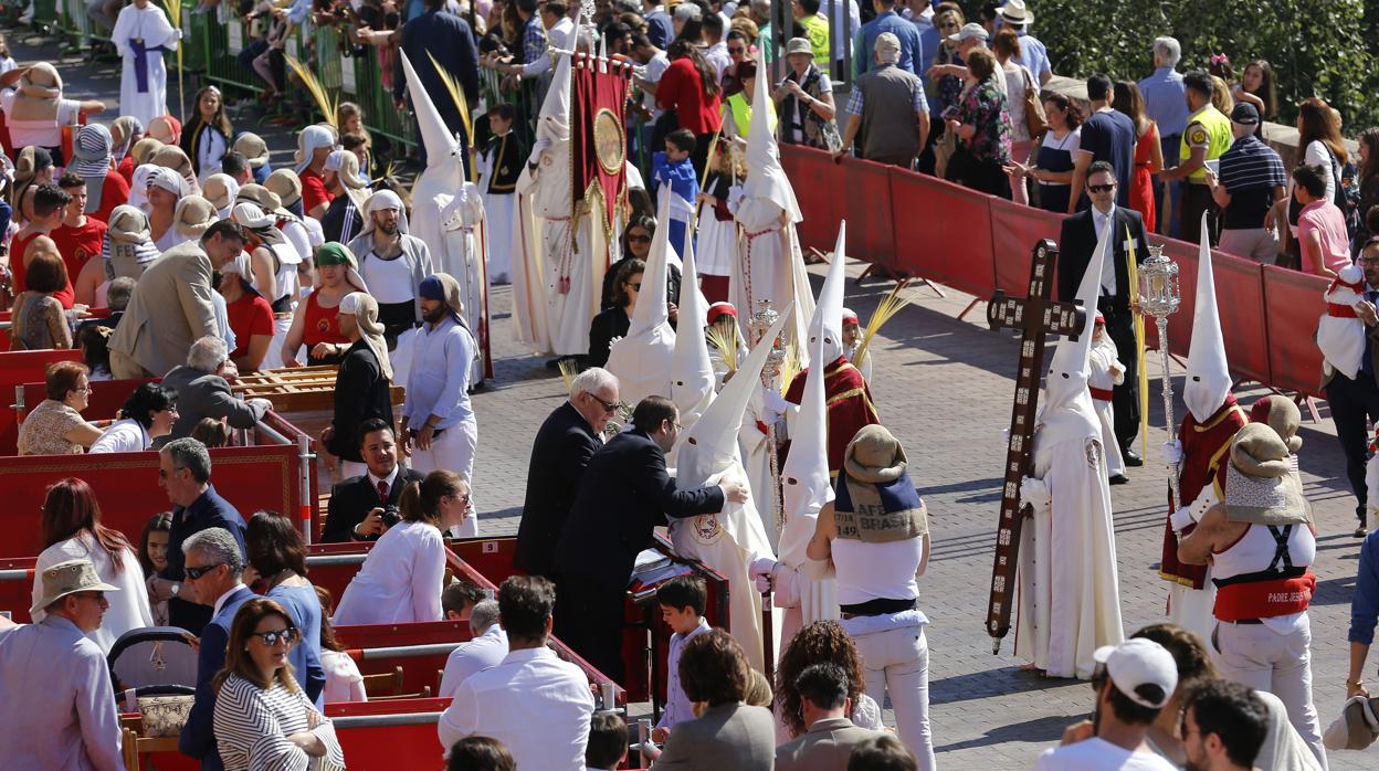 La hermandad de la Entrada Triunfal pide la venia e inaugura la carrera oficial el Domingo de Ramos de 2017