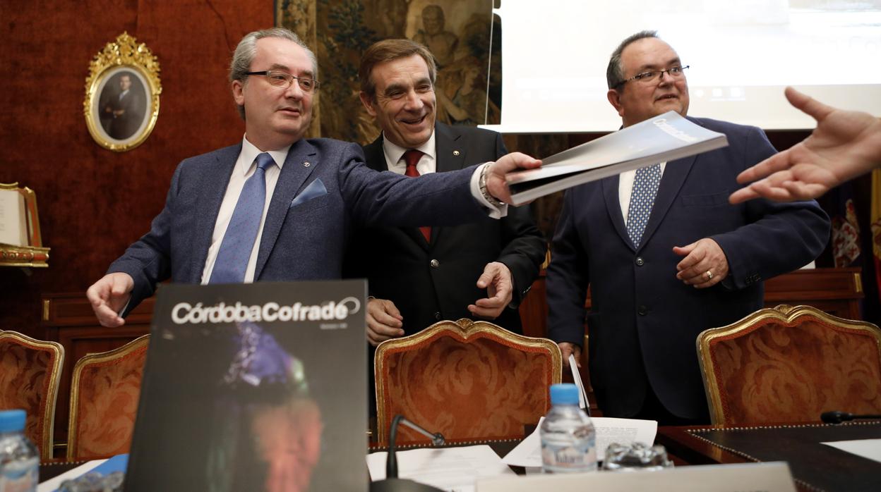 Presentación de la nueva edición de la revita Córdoba Cofrade en el Salón de Plenos de la Diputación