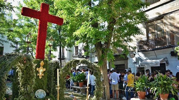 Granada elimina las barras del Día de la Cruz en el Centro y el Albaicín para evitar la polémica electoral