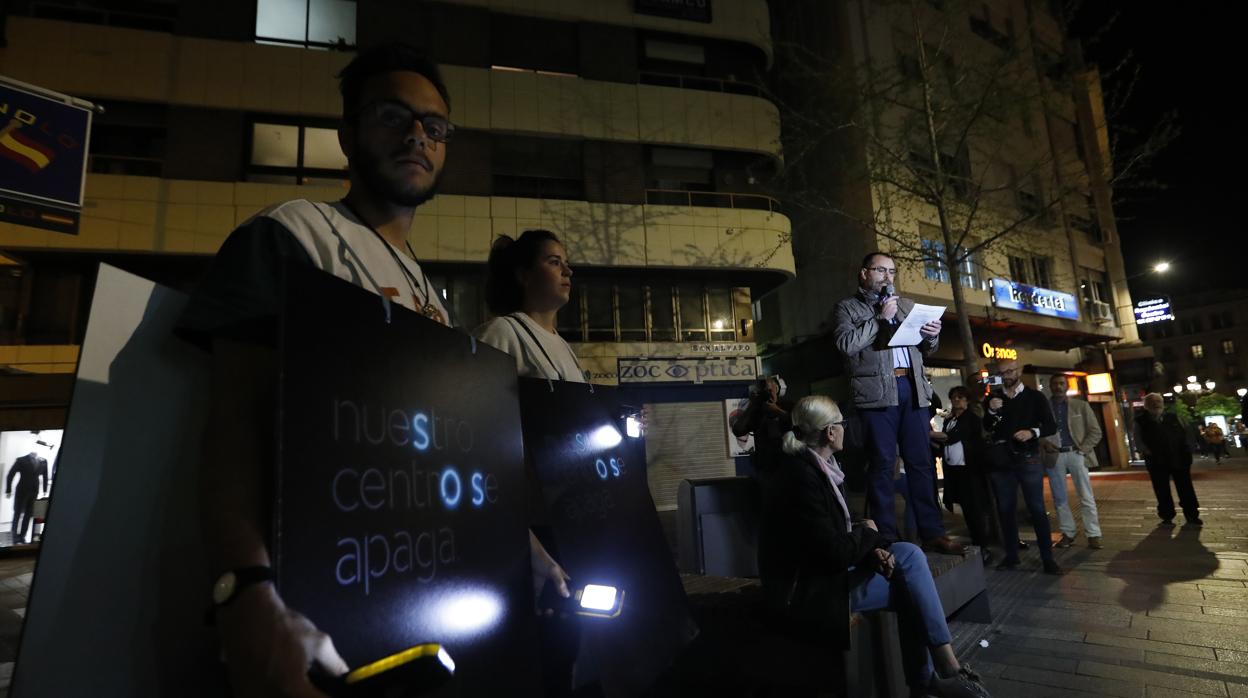 Protesta de los comerciantes del Centro, anoche en Cruz Conde