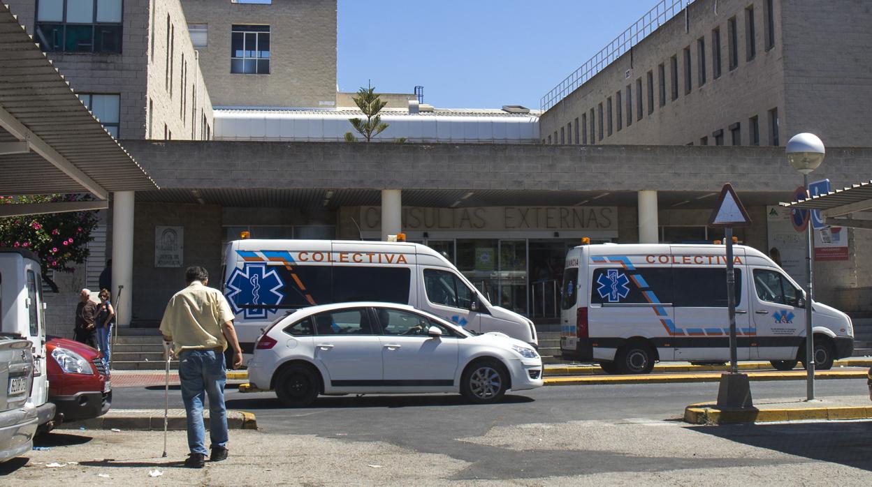 El herido ha sido trasladado al hospital Juan Ramón Jiménez de la capital onubense
