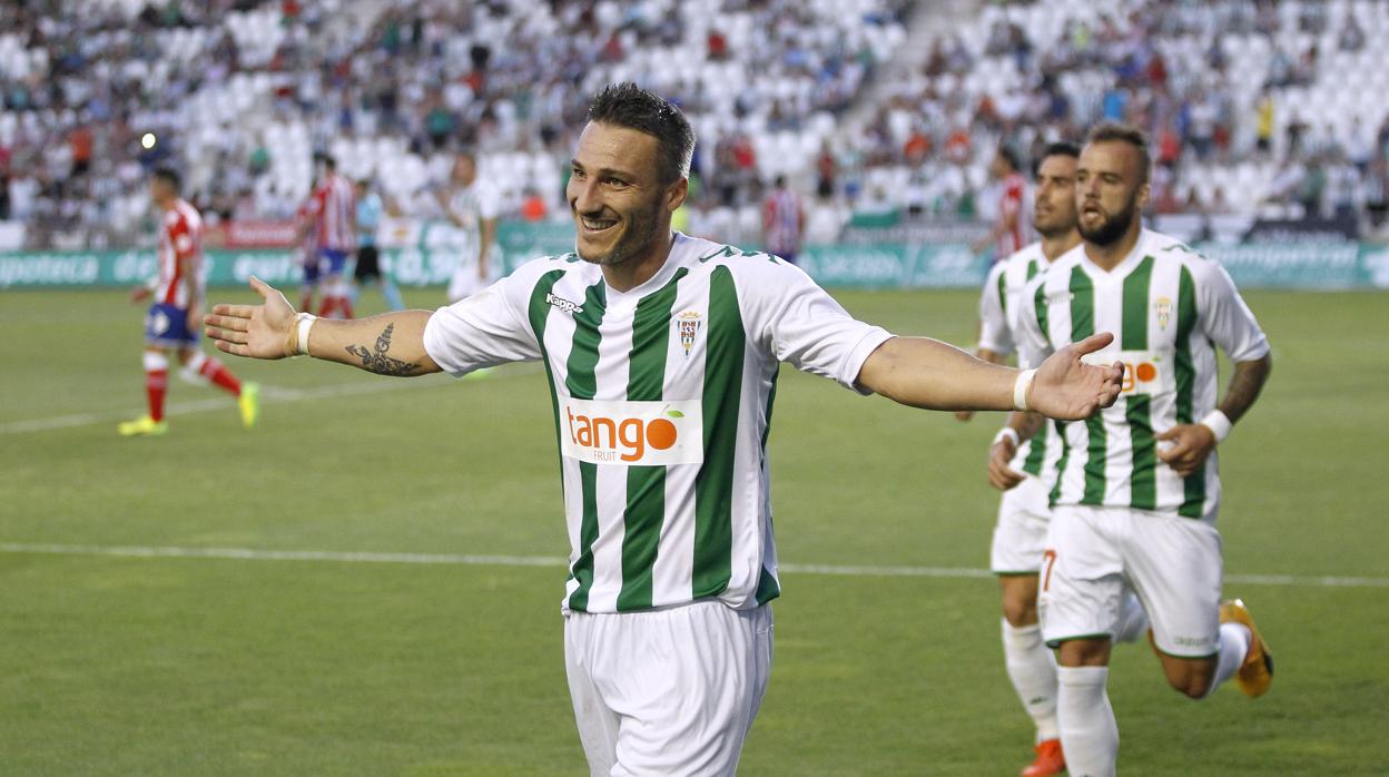 Piovaccari celebra un gol ante el Girona en 2017