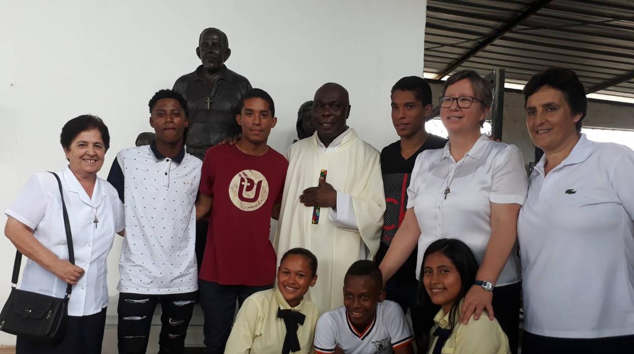 Escultura dedicada a Pedro Manuel Salado en Quinindé, Ecuador