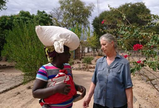 Lola Pérez en su misión en África