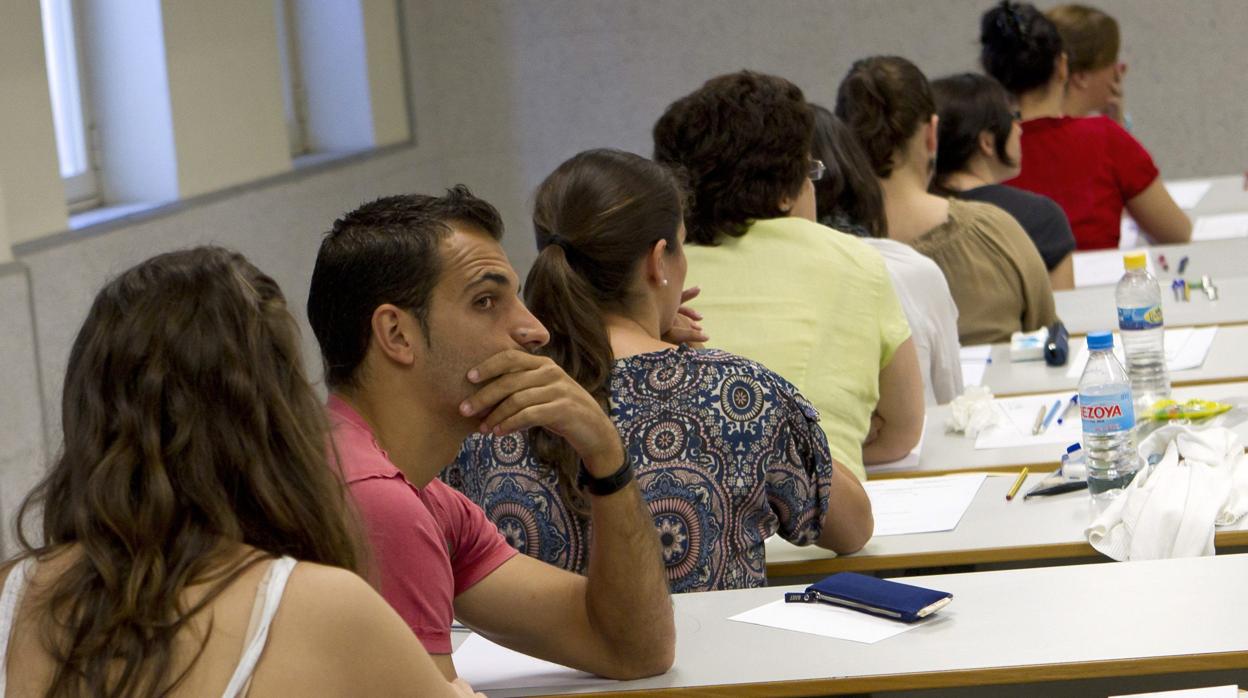 Imagen de un examen de unas oposiciones de maestro en Andalucía