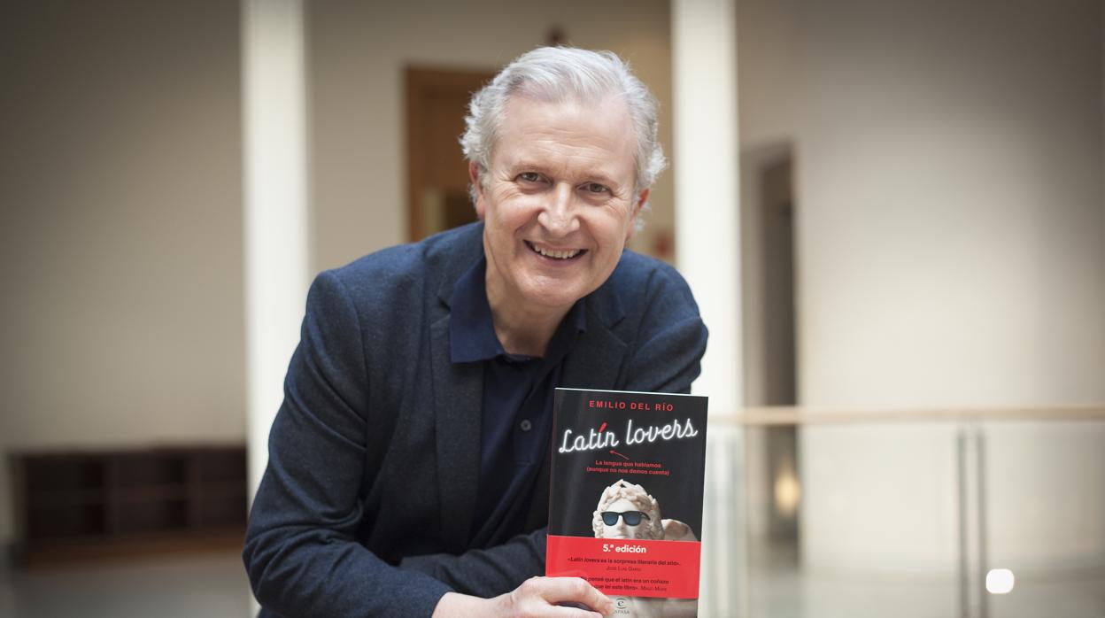 Emilio del Río en la presentación de su libro en Málaga