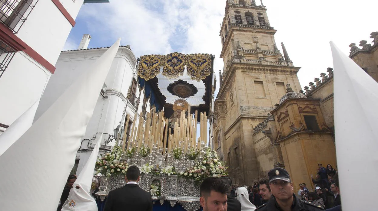 Nuestra Señora de la Palma realiza su recorrido procesional en la mañana del Domingo de Ramos