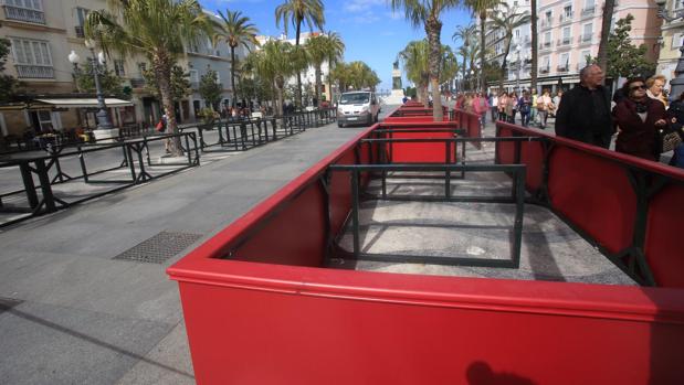 Comienza la instalación de los palcos en la plaza de San Juan de Dios