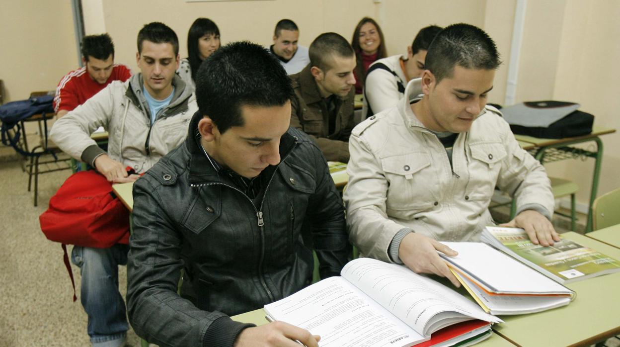 Alumnos para oposiciones en la Academia Ariete