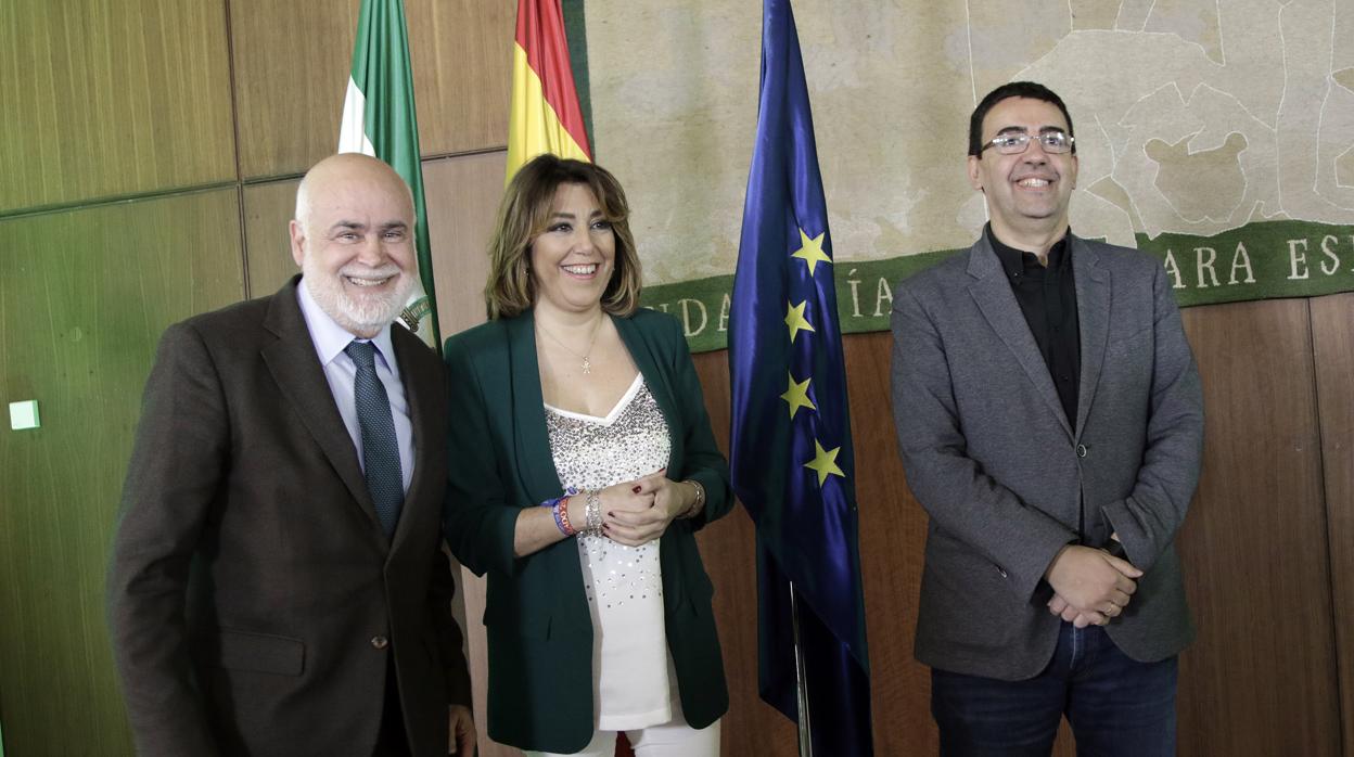 Gregorio Cámara, Susana Díaz y Mario Jiménez ayer en el Parlamento