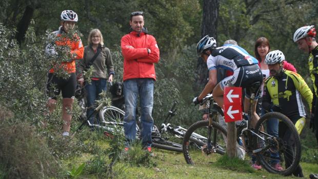 Becking y Hovdenak ganan en Villafranca de Córdoba y Valero y Fischer, líderes en la Andalucía Bike Race