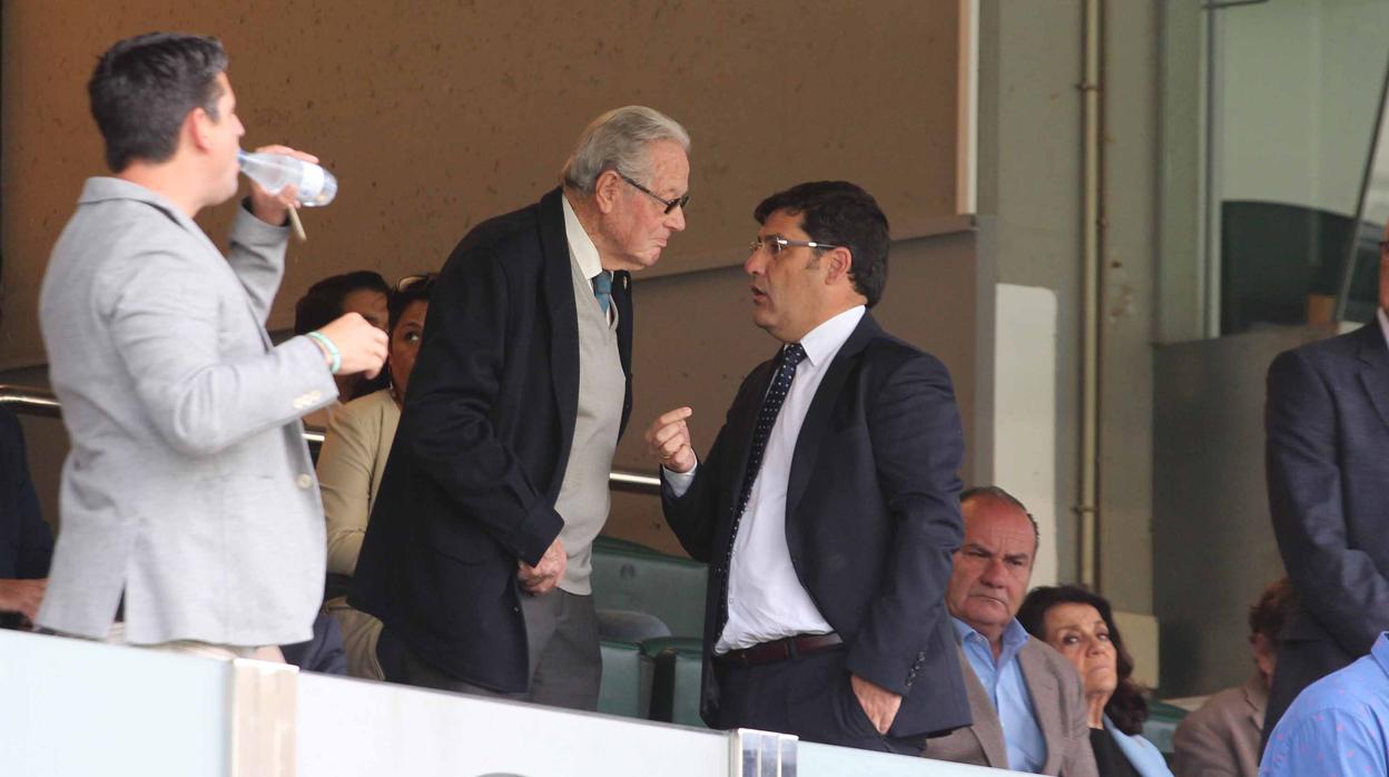 El presidente y máximo accionista del Córdoba CF, Jesús León, este domingo en el palco