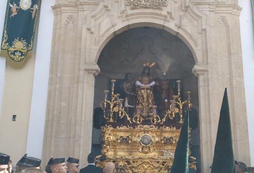 El Señor de las Penas esta tarde dejando atrás la parroquia de San Andrés