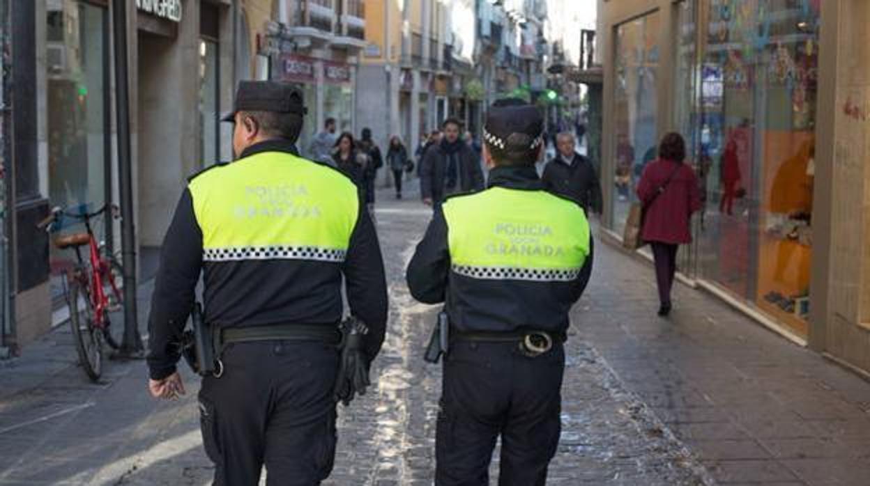 Según ha informado la Policía Local de Granada, el suceso tuvo lugar en pleno centro de la ciudad.