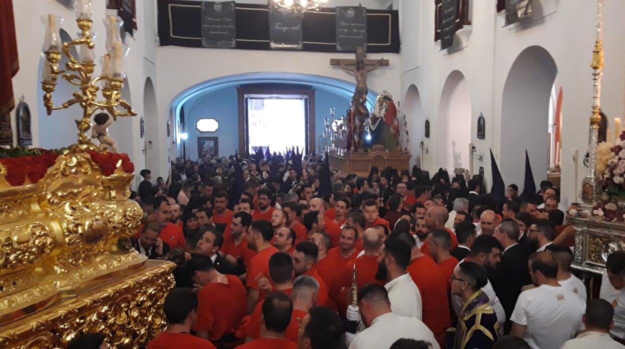 Las imágenes dentro del templo de La Merced tras haber tenido que volver.