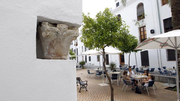 Hallan el cuerpo sin vida de un hombre en una casa de la plaza de la Alhóndiga en Córdoba