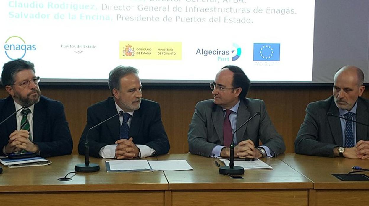 Inauguración de las jornadas que se celebran en Algeciras, con De la Encina y Landaluce en el centro ABC