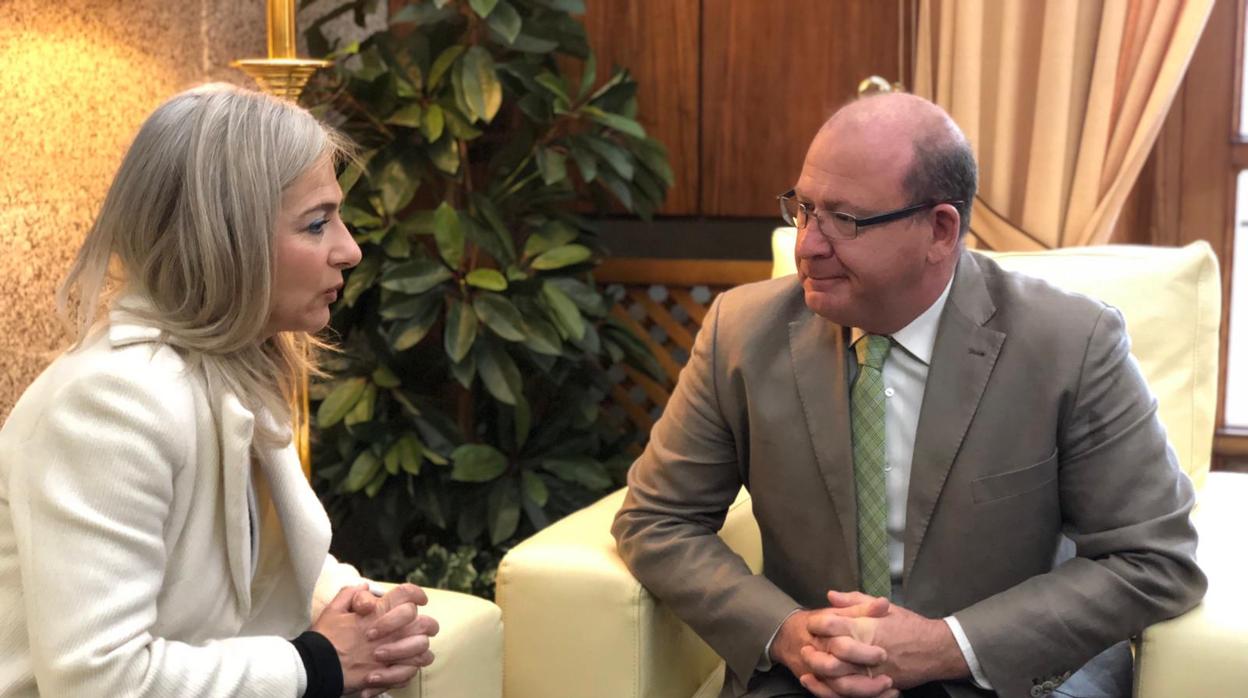 El alcalde de Jaén, Javier Márquez, y la consejera de Cultura, Patricia del Pozo, durante la reunión