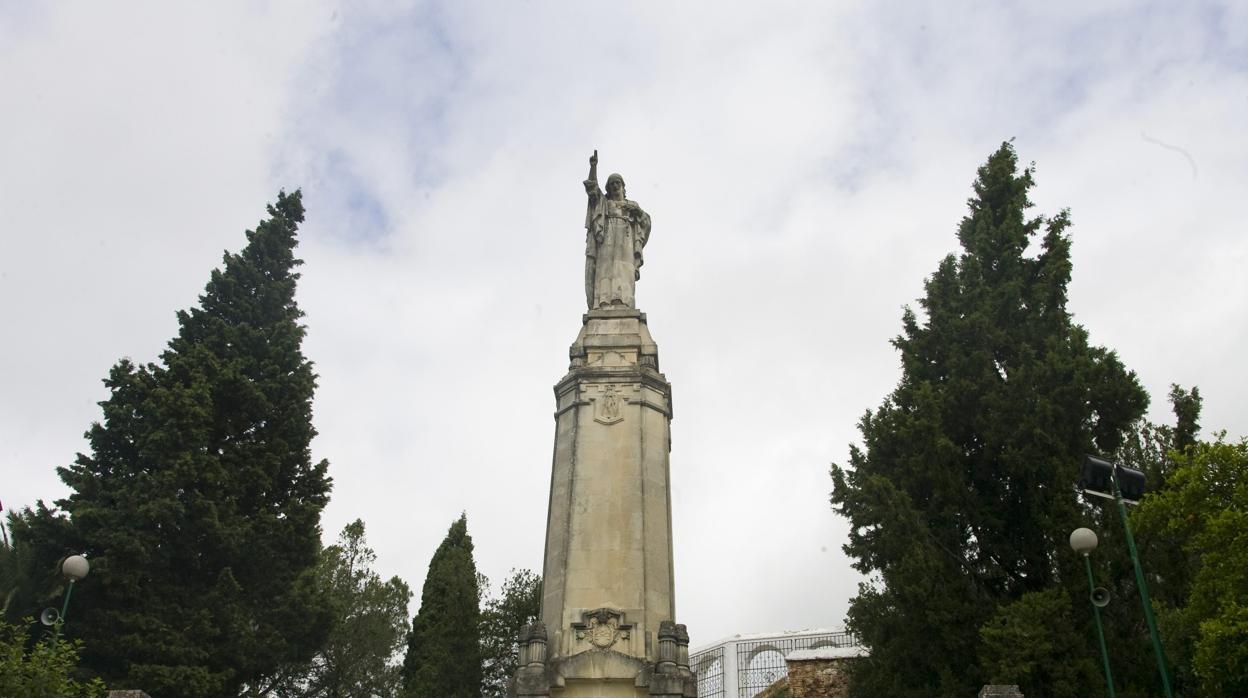 Monumento al Sagrado Corazón de Jesús situado en las Ermitas de Córdoba, en la Sierra cordobesa