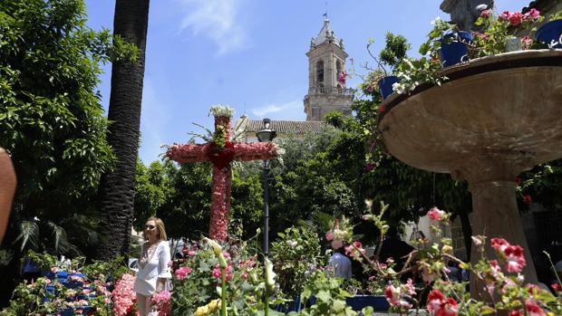 Las Cruces de Mayo de Córdoba abren sus días grandes bajo un sol radiante y con horario ininterrumpido