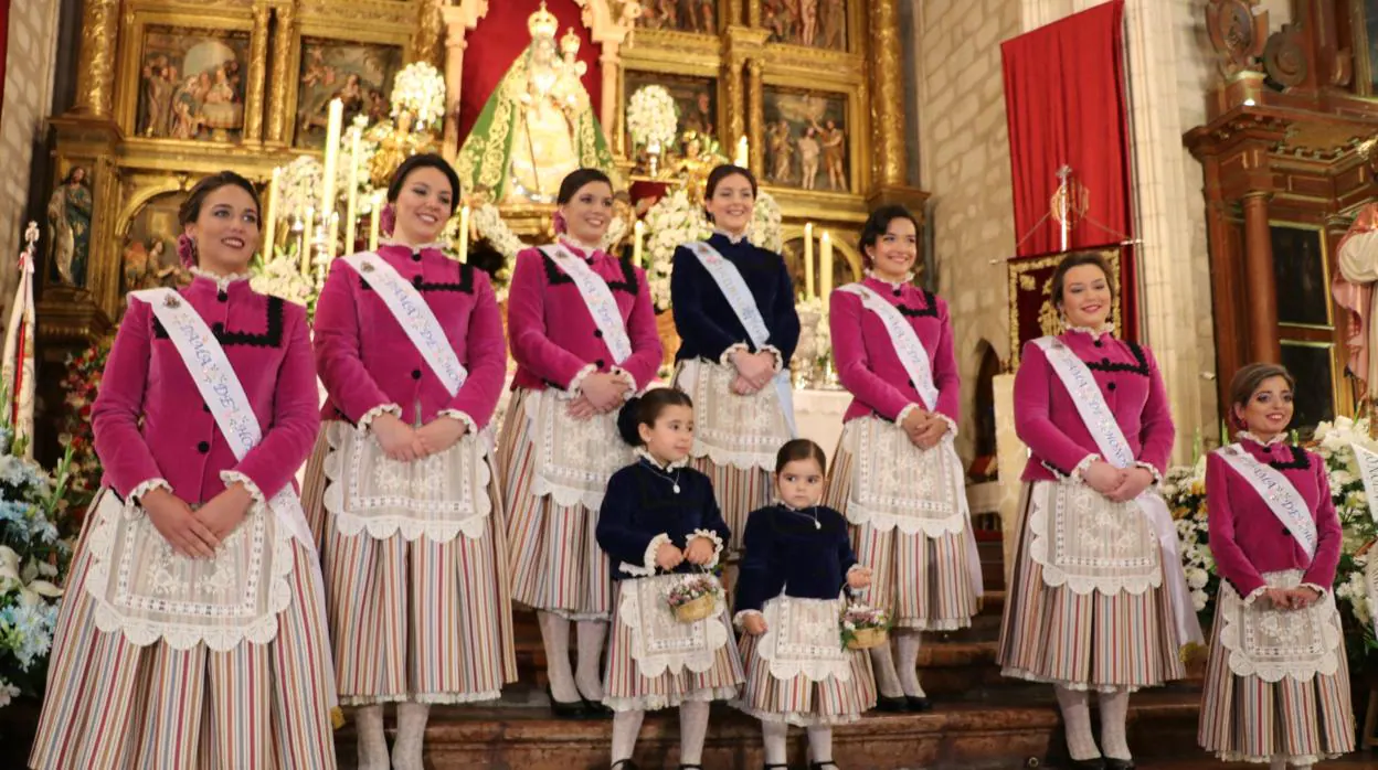 Ofrenda floral a la Virgen de Araceli en Lucena