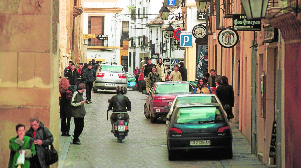 La calle Cardenal González antes de su reforma