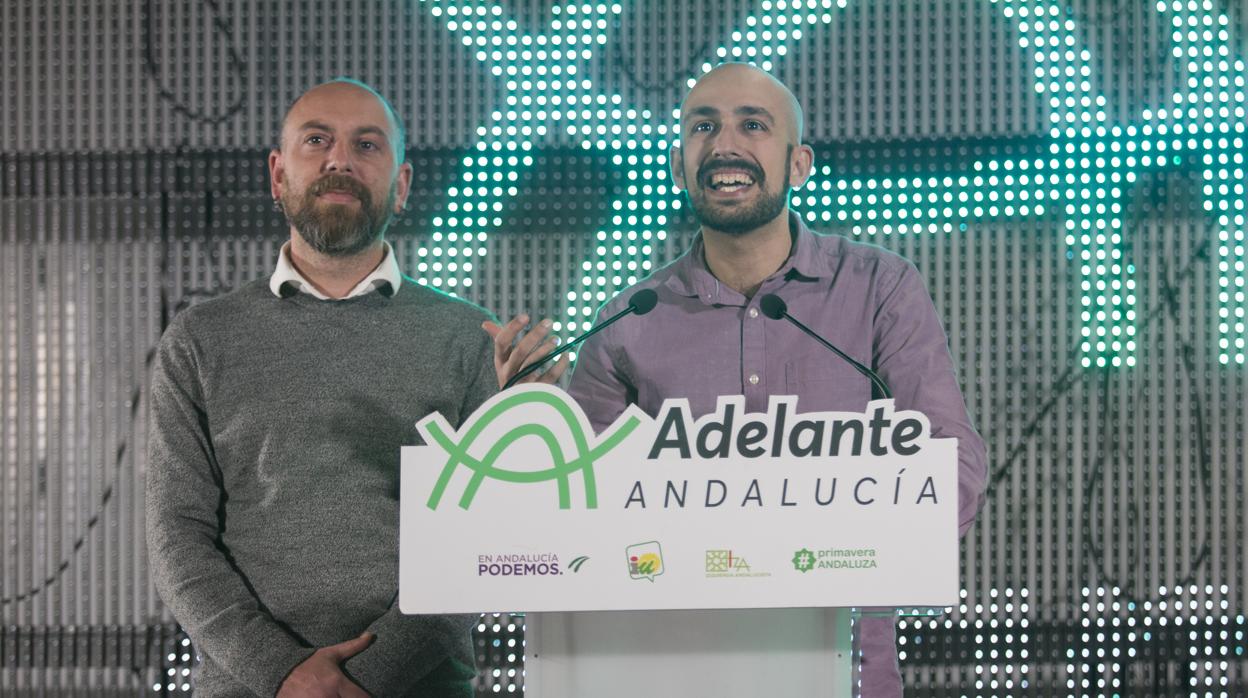 Pérez Ganfornina, a la derecha de la imangen, en la noche de las elecciones andaluzas