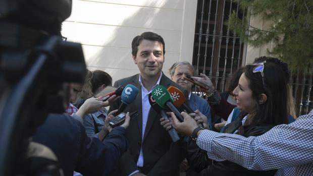 Bellido denuncia que el Ayuntamiento de Córdoba termina el mandato con 106 millones «en caja»