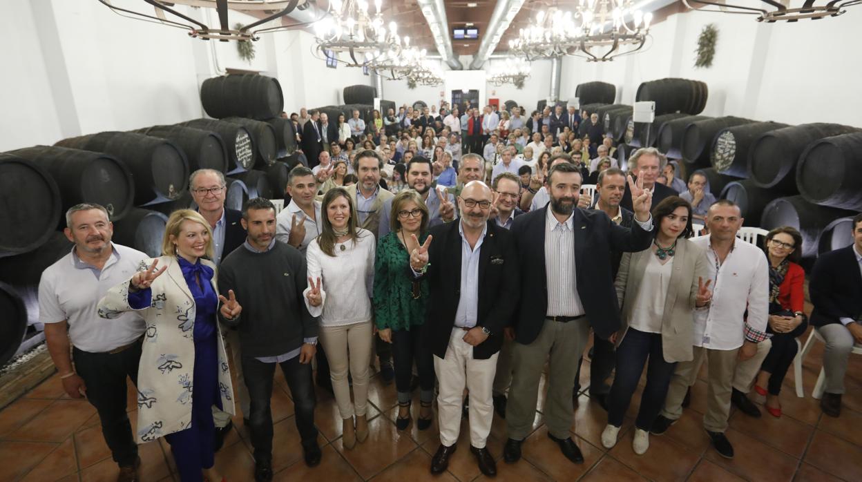 LOs candidatos de Vox en la taberna Sociedad de Plateros de la calle Queso