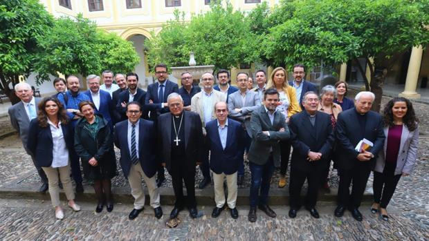 El obispo de Córdoba reivindica la comunicación del «tú a tú» frente a las redes sociales