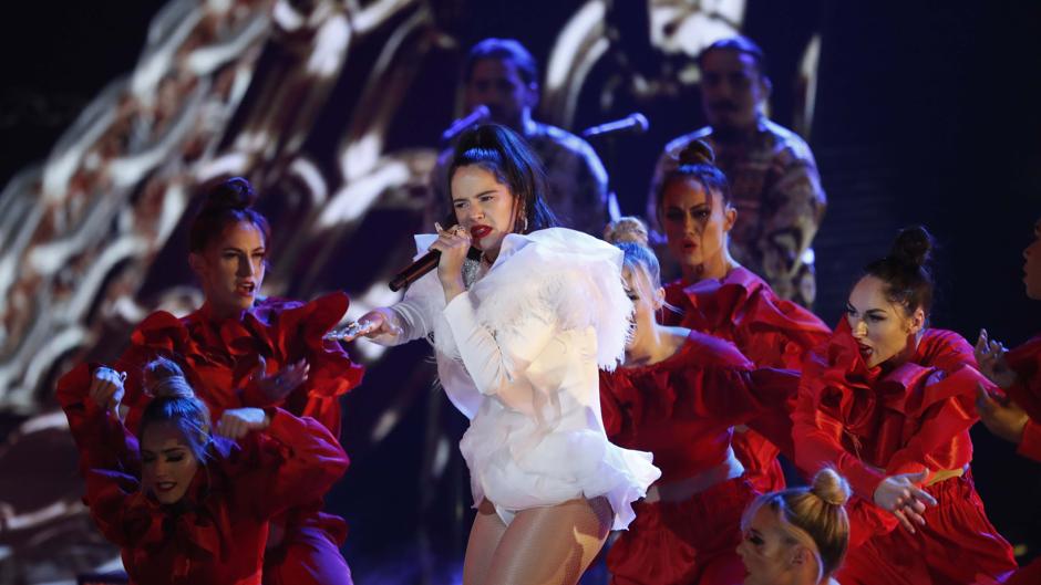 Rosalía y su vínculo con Córdoba: de su discreta actuación en Viana a hacerlo ante miles de espectadores