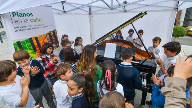 El piano toma las calles en Pozoblanco y se pone a disposición de los ciudadanos